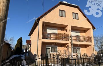 Eladó családi ház