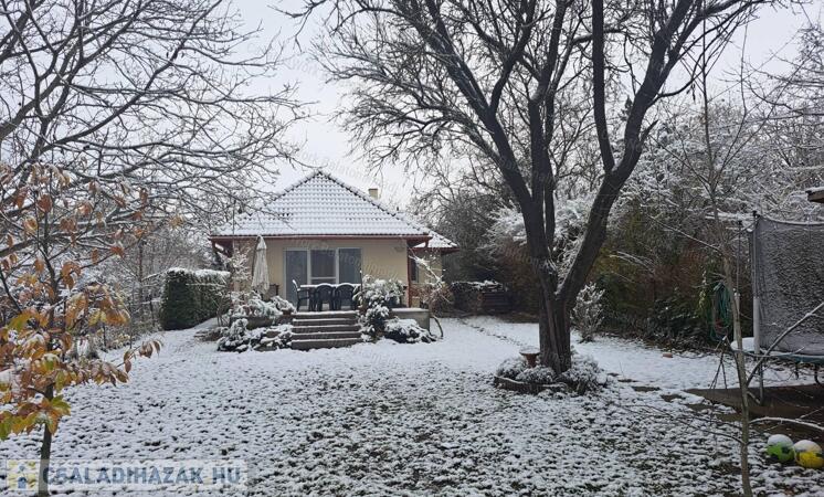 Tip-top, ideális méretű újszerű ház eladó!                                 