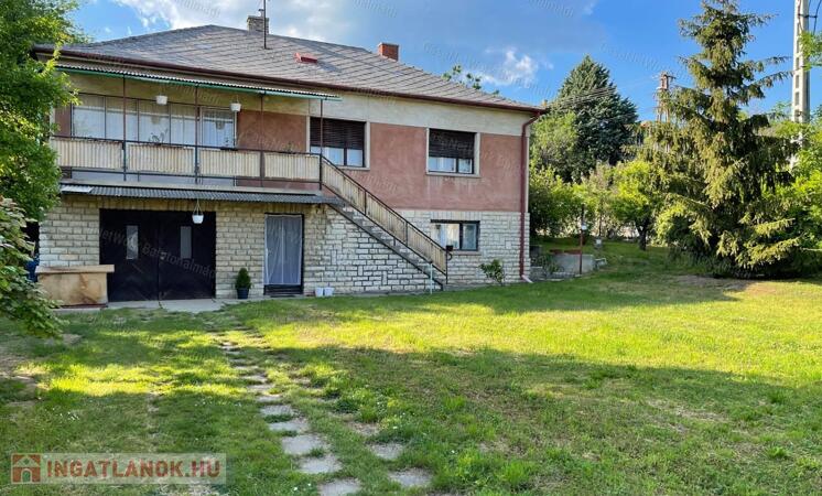 Felújítandó családi ház eladó Balatonfüreden
