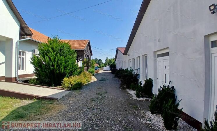 ELADÓ 11 SORHÁZI LAKÁS TÁPIÓSZELÉN!                                 