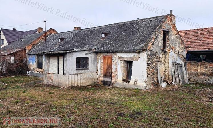 Eladó felújítandó CSALÁDI  HÁZ NEMESGULÁCS!