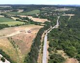 6,2 hektáros (rét) általános mg.-i terület épületekkel, építési engedéllyel