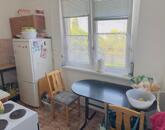 TATABÁNYÁN ELADÓ EGY 53 NM-ES, 4. EMELETI, KÉT SZOBA HALLOS LAKÁS.