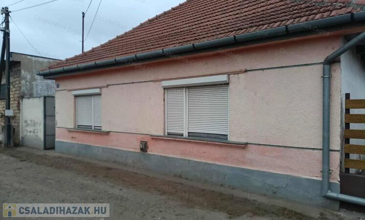 Eladó családi ház                                 
