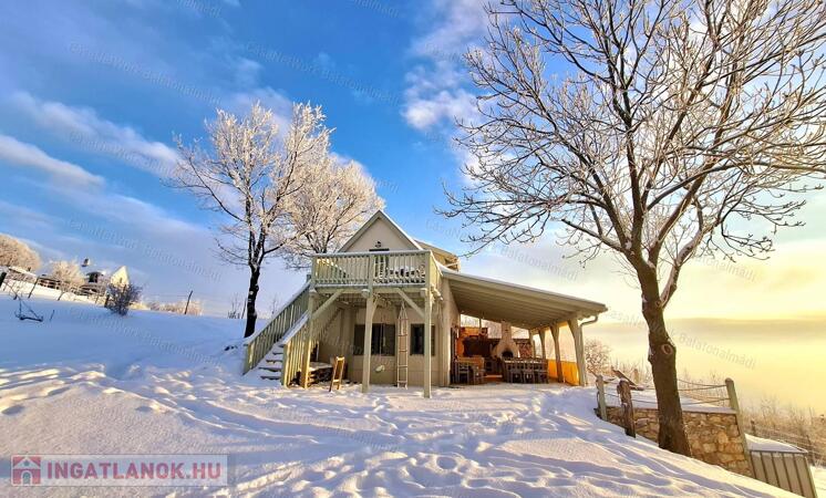 Vendégház lenyűgöző panorámával a Balaton-felvidéki Nemzeti Park tetején