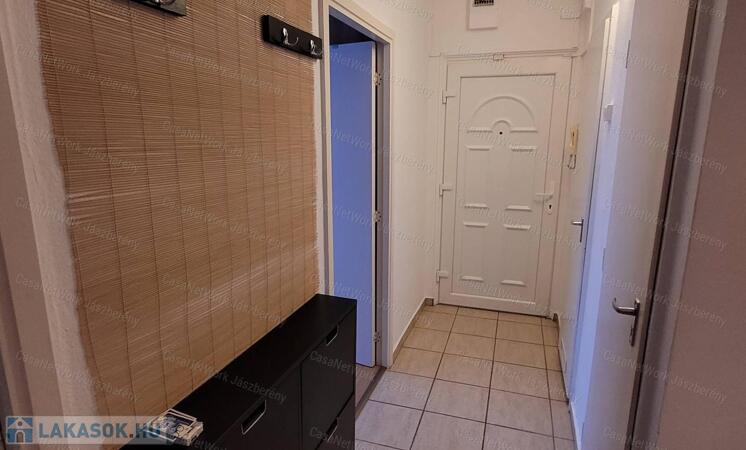 Jászberényben eladó felújított lakás                                 