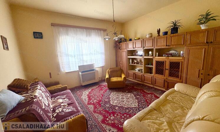 Alattyánon eladó családi ház!                                 