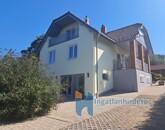 Eladó családi ház Rezi 108 000 000 Ft