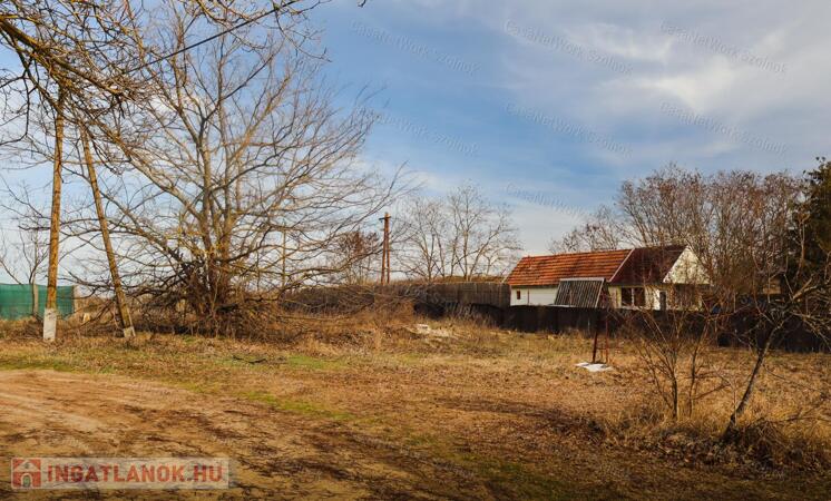 Eladó üdülőövezeti telek, Tápiószentmárton