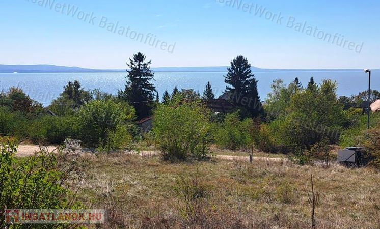 Szuper panorámás -eladó LAKÓÖVEZETI TELEK BALATONAKALIBAN