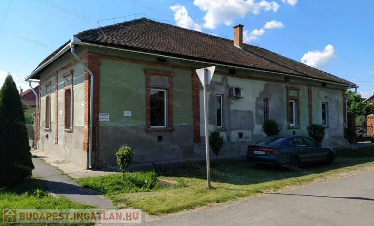 Eladó polgári  tipusú családi ház Túrkeve központjában!                                 