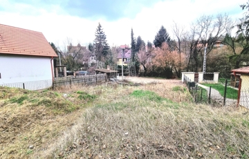 Eladó telek/földterület