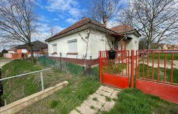 Eladó családi ház