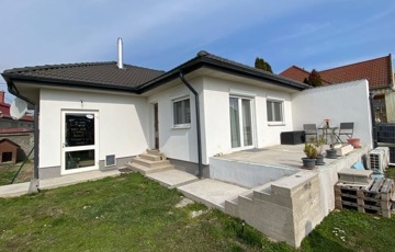 Eladó családi ház