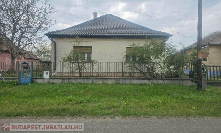 Eladó felújítandó családi ház                                 