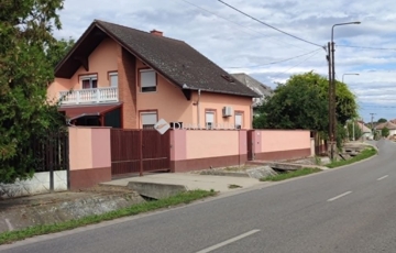 Eladó családi ház