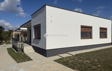 Eladó családi ház