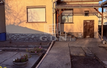 Eladó családi ház