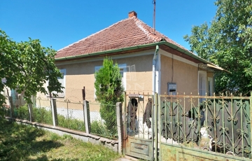 Eladó családi ház