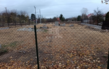 Eladó telek/földterület