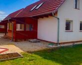 Kővágóörsön kiadó ikerházrész