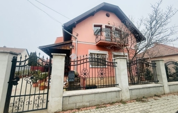 Eladó családi ház