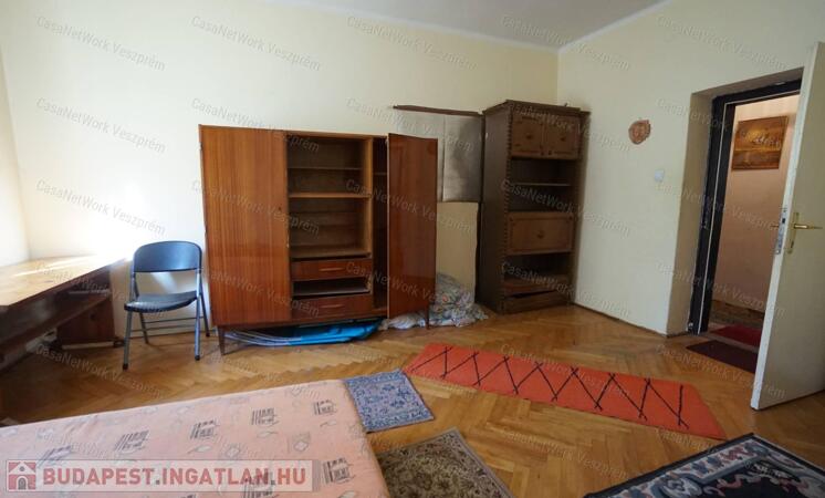 Egyetemvárosban ELADÓ egy 74 nm kiváló befektetési lehetőség                                 