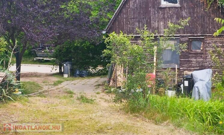 Tájvédelmi zöldövezet közelében építési telek