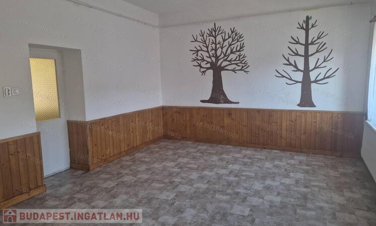 Eladó családi ház Kesztölc központjában!                                 