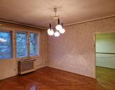 Jászberényben, a Lehel Vezér téren, 2. emeleti, 2 szobás lakás eladó