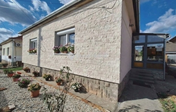 Eladó családi ház