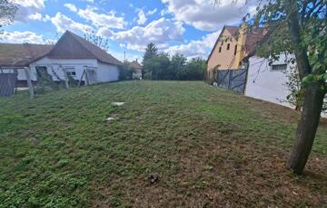 Eladó telek/földterület