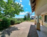 Részpanorámás,kedvező lokációban- eladó NYARALÓ CSOPAKON