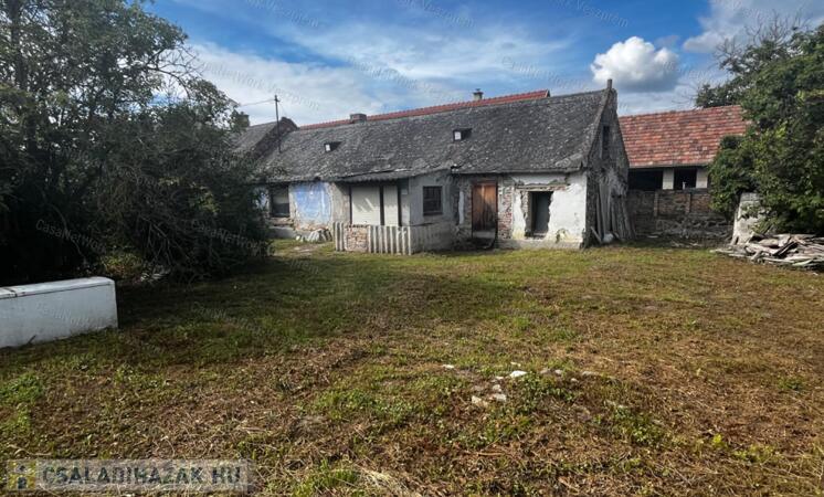 Eladó felújítandó családi ház Nemesgulácson!                                 