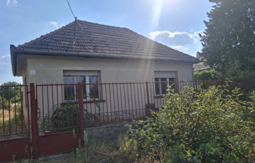 Eladó családi ház