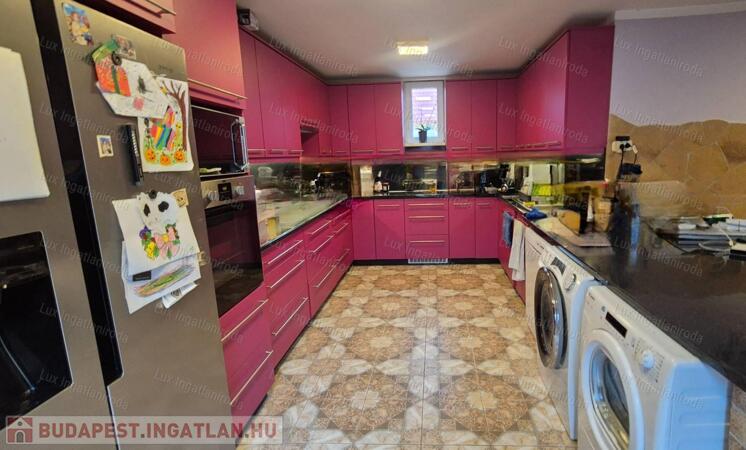 Kétgenerációs családi ház Bokodon                                 