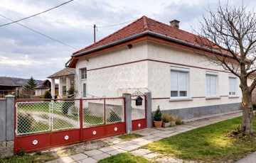 Eladó családi ház