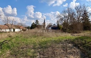 Eladó telek/földterület