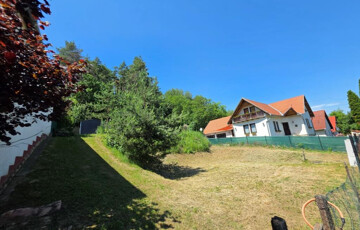 Eladó telek/földterület