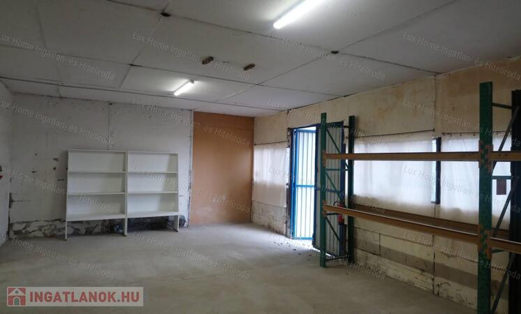 Kiadó Komáromban egy 169 négyzetméteres raktárépület!