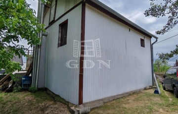 Eladó családi ház