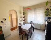 Újszász központjában eladó családi ház!