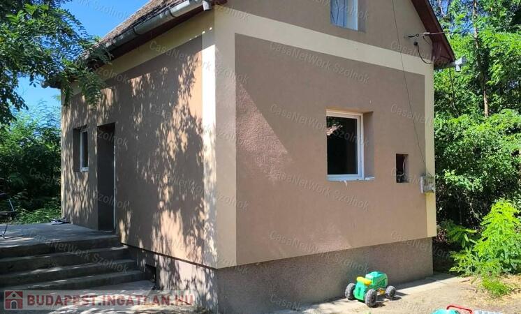 Tiszaföldvár, Óvirághegy II. úton 2 szintes felújított ház eladó                                 