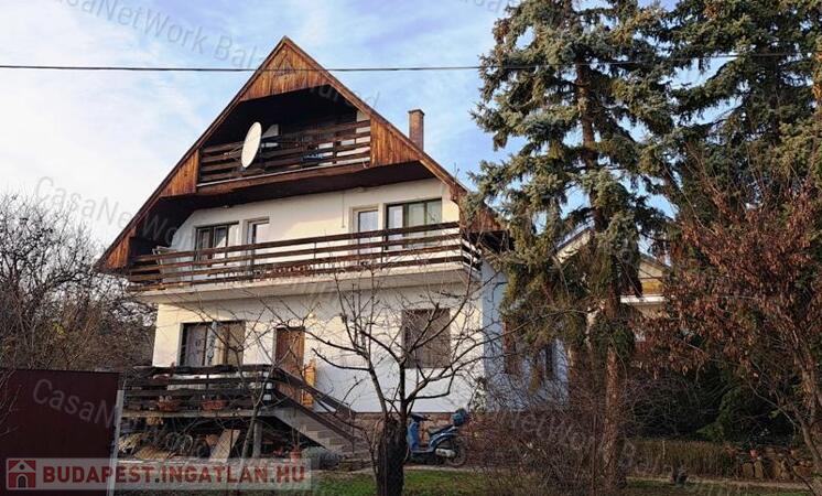 Központi helyen - eladó CSALÁDI HÁZ RÉVFÜLÖPÖN                                 