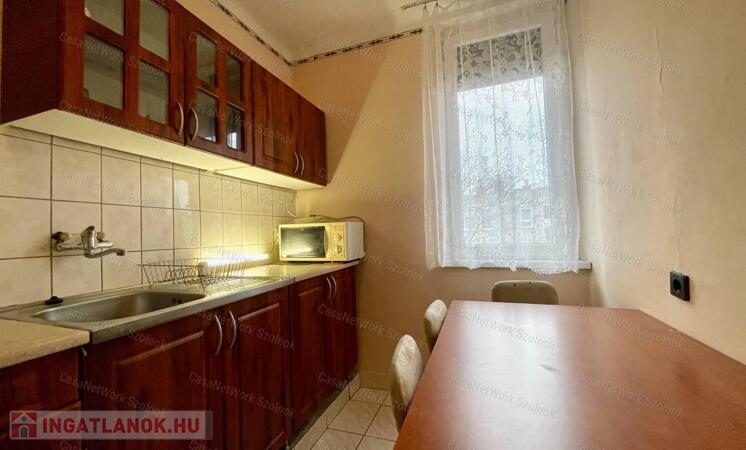 Eladó Szolnok Belvárosában a Kolozsvári úton egy 48 m2-es lakás