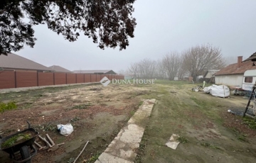 Eladó telek/földterület