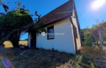 Eladó telek/földterület