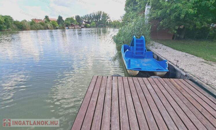 Nagyfoki holtágon 2 házból álló, befektetésre alkalmas ingatlan eladó