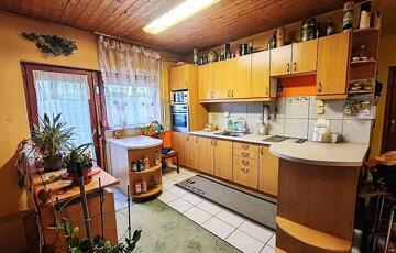 Eladó családi ház