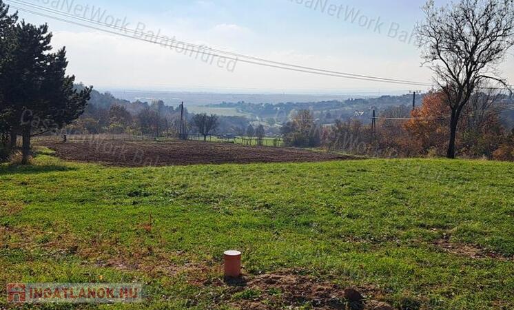 Panorámás, természetközeli ÉPÍTÉSI TELEK eladó CSERSZEGTOMAJON